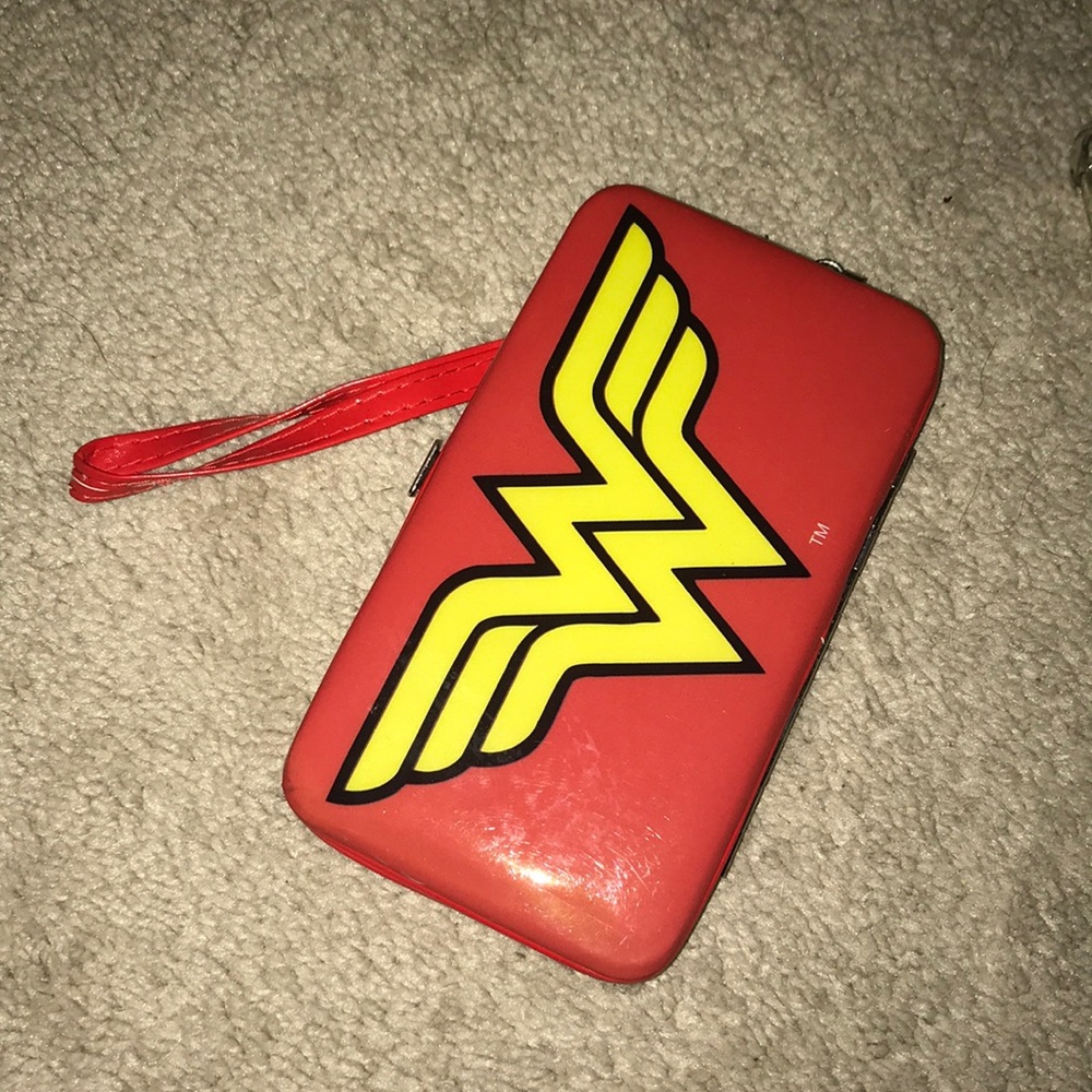 Wonder Woman IPhone Case/Wallet